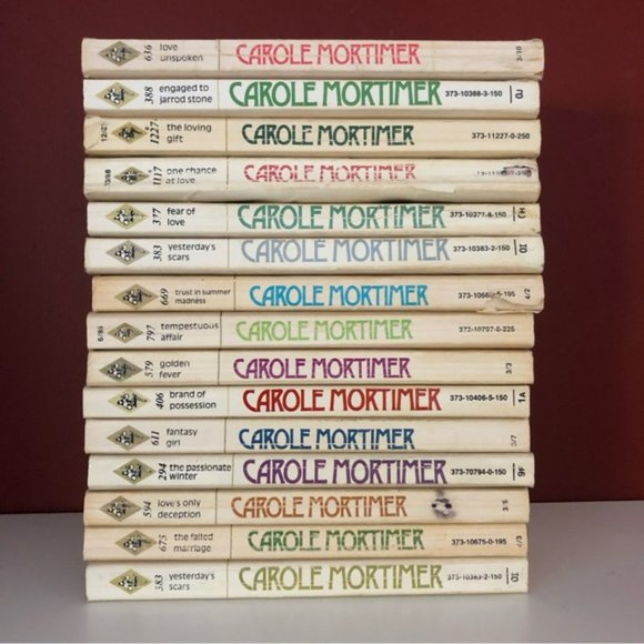 Bundle of 15 CAROLE MORTIMER Books - Picture 1 of 3